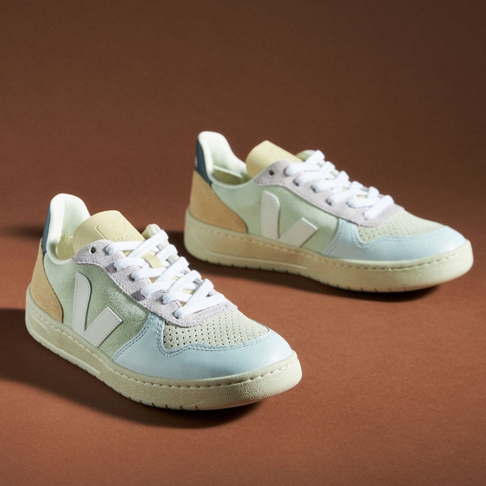 Veja Women's Sneakers - Beige and White